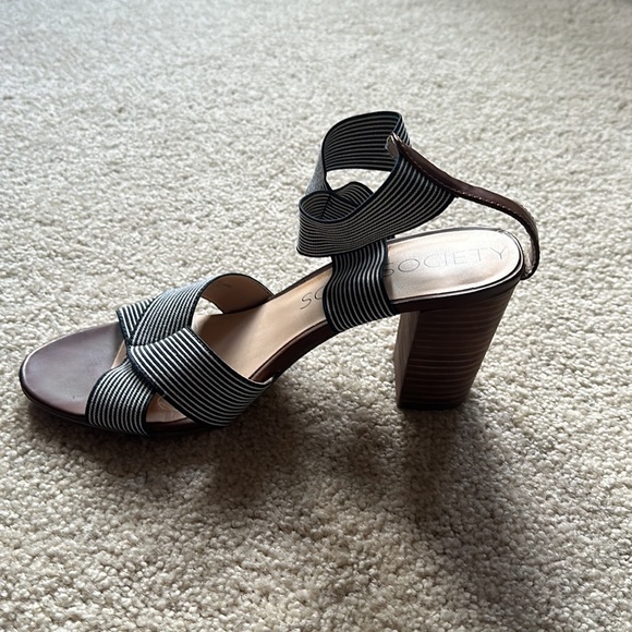 Striped summer time heel - Picture 4 of 4